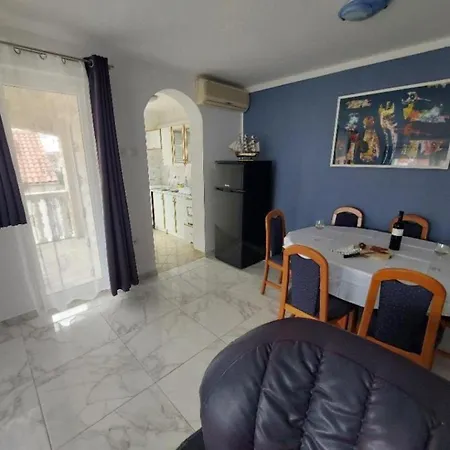 Apartment Budi *